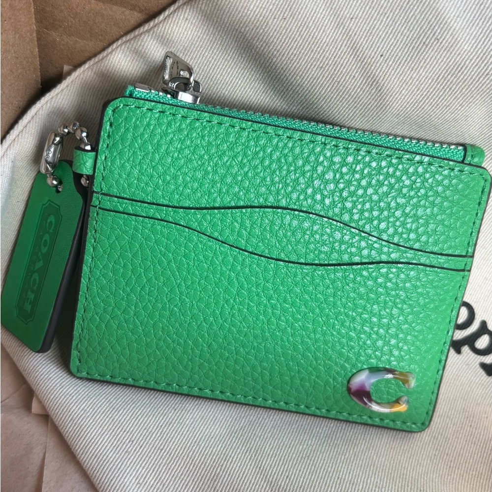 Authentic COACHTOPIA Green Leather zip top Card Holder with keychain - Picture 2 of 9